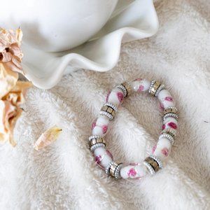 🎉 pink and white beaded bracelet